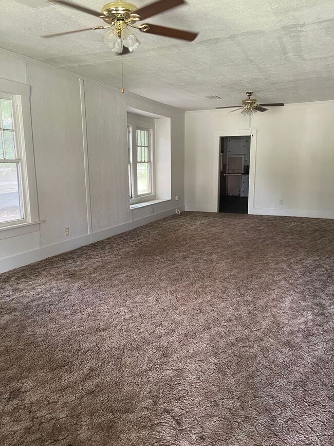 Building Photo - 3 Bedroom, 2 Bathroom Home for Rent