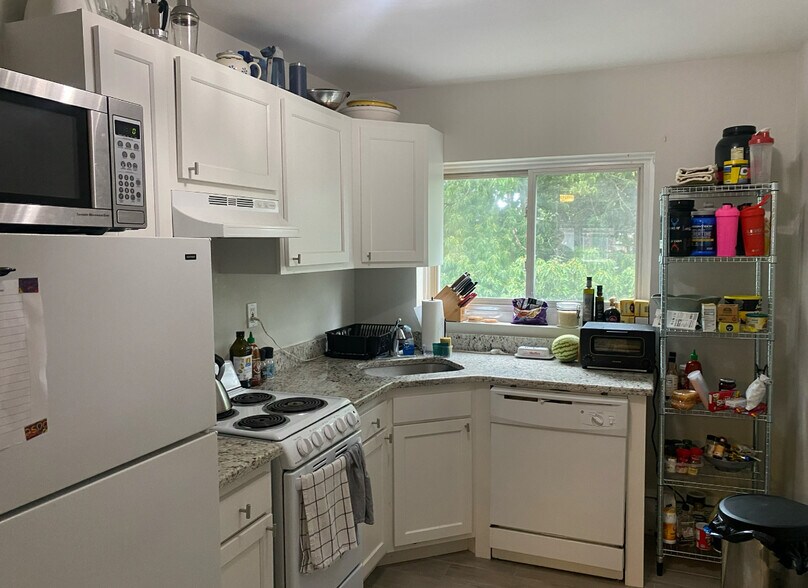Primary Photo - 63 Selkirk Rd