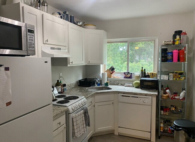 Building Photo - 63 Selkirk Rd