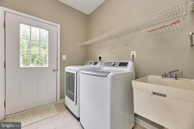 Building Photo - 2859 Cherry Branch Ln