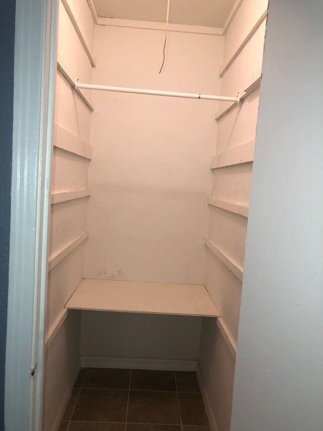 Building Photo - 2201 S Park Ave