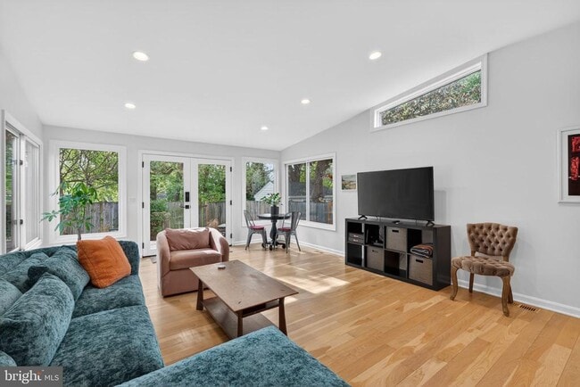 Building Photo - 2015 N Woodstock St