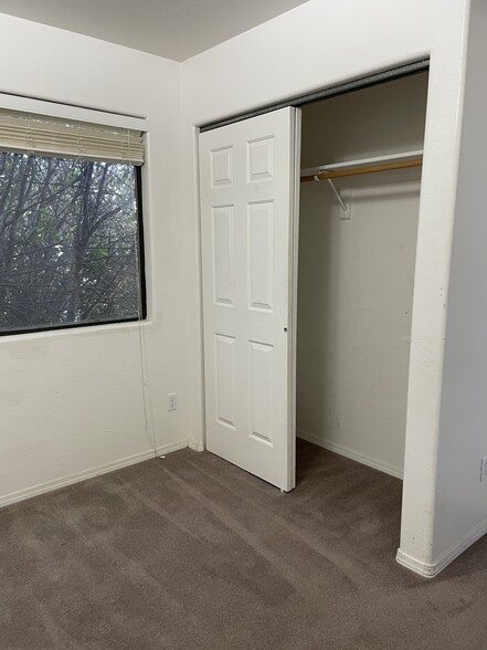 Building Photo - 7100 E Dodge Cir