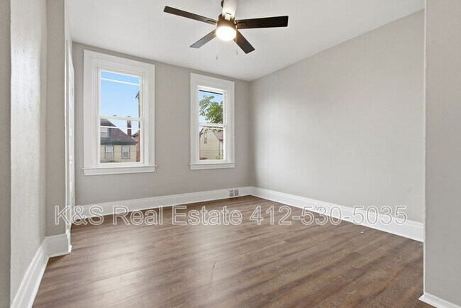 Building Photo - 27 E Orchard Ave