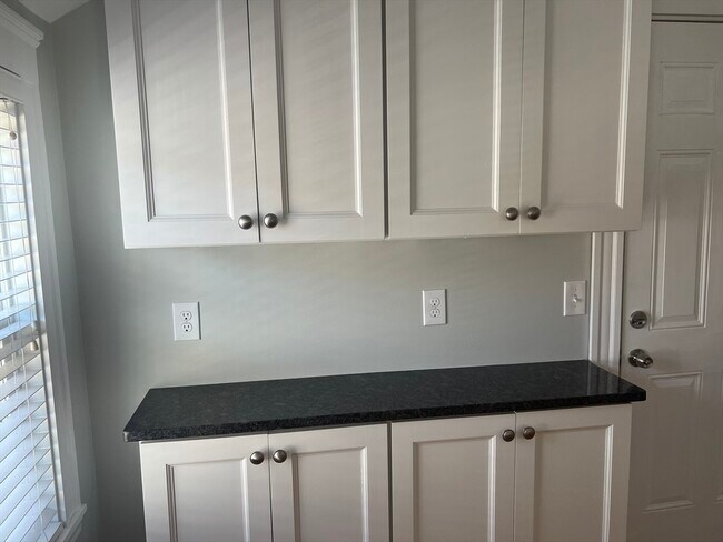 Building Photo - 25 Seymour St