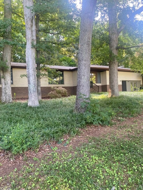 Building Photo - 127 Five Ponds Ln