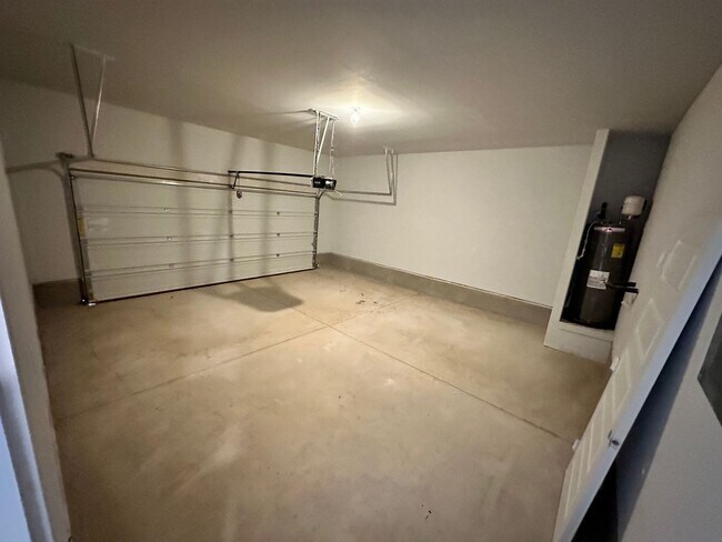 Building Photo - 14607 Emerio Dr