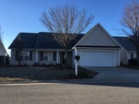 Building Photo - 720 Hillside Dr