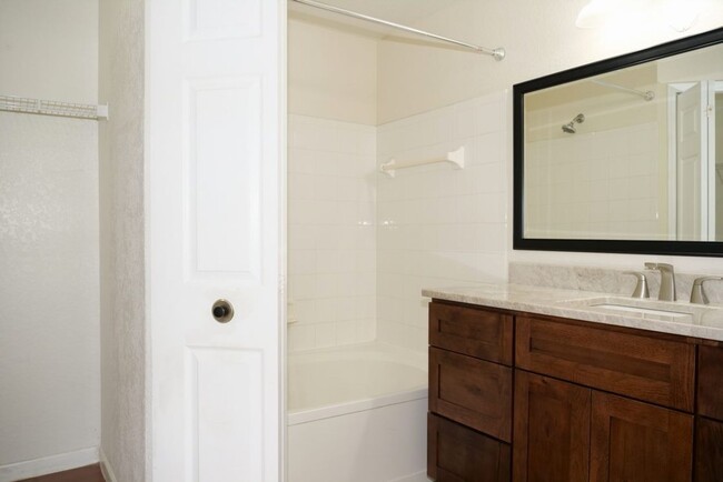 Building Photo - Upgraded Condo in Gated Community of Plant...