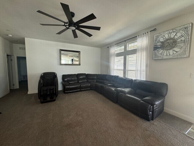 Building Photo - Ranch Style Home Here In the Heart of Perris