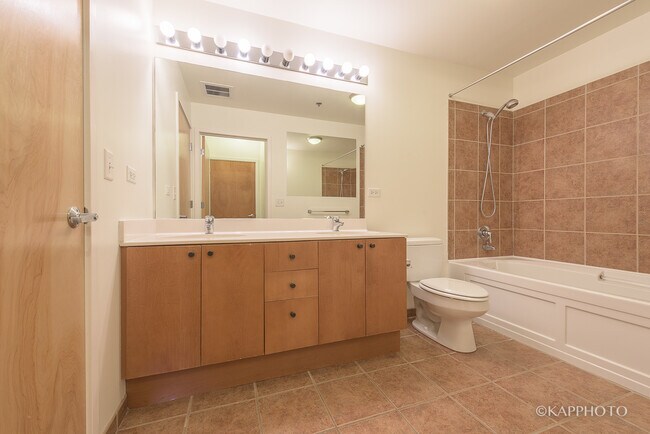 Building Photo - 1620 S Michigan Ave