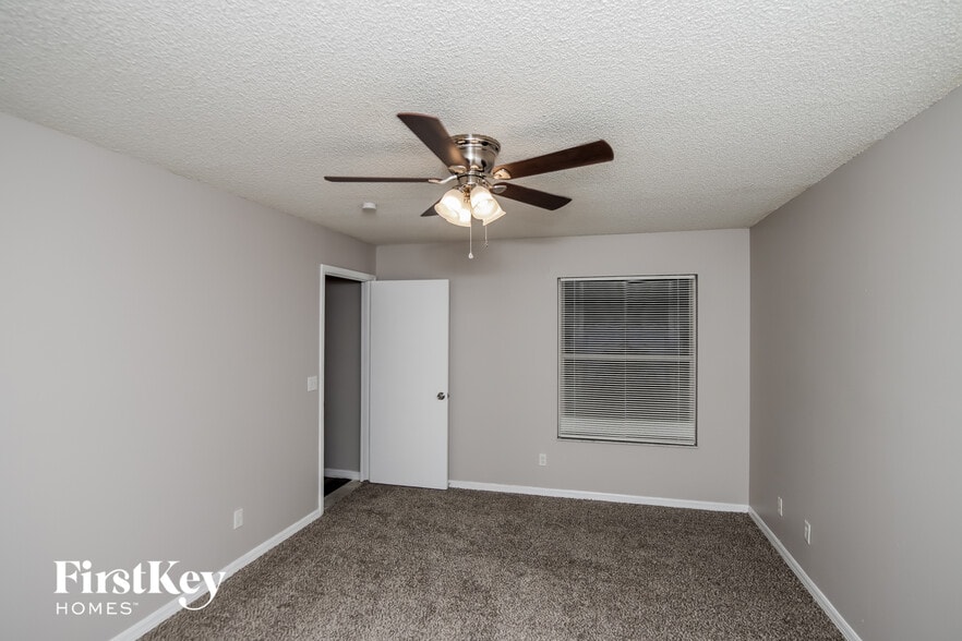 Building Photo - 946 Black Coral Ave NW