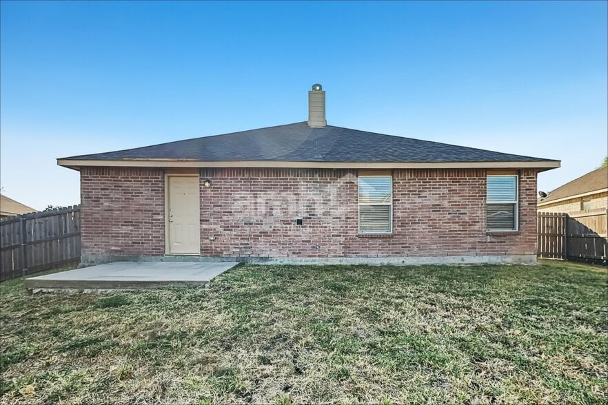 Building Photo - 803 Windflower Dr
