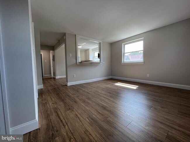 Building Photo - 550 N Line St