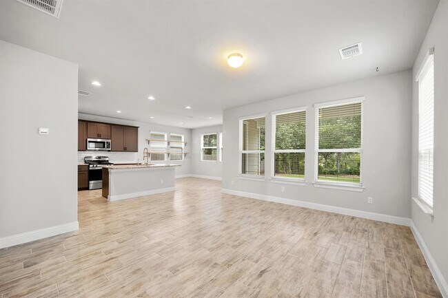 Building Photo - 173 Riverhill Dr