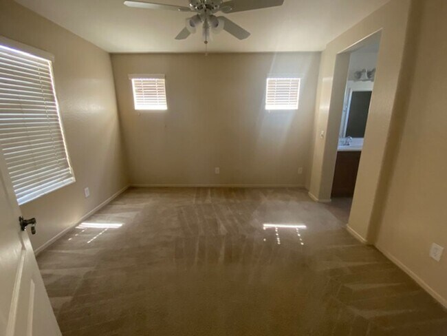 Building Photo - Gilbert 4 bedroom home