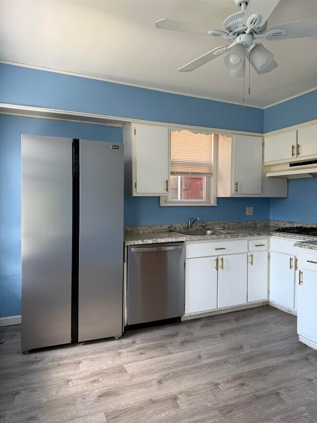 Building Photo - 205 Highwood Ave