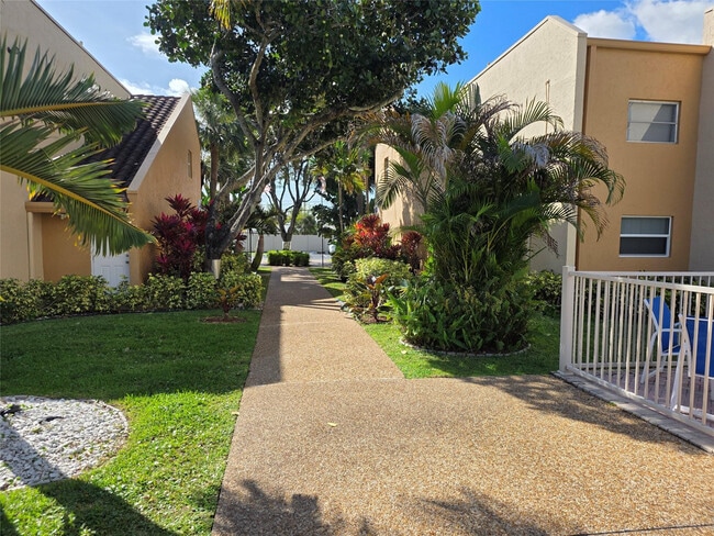 Building Photo - 959 SE 2nd Ave