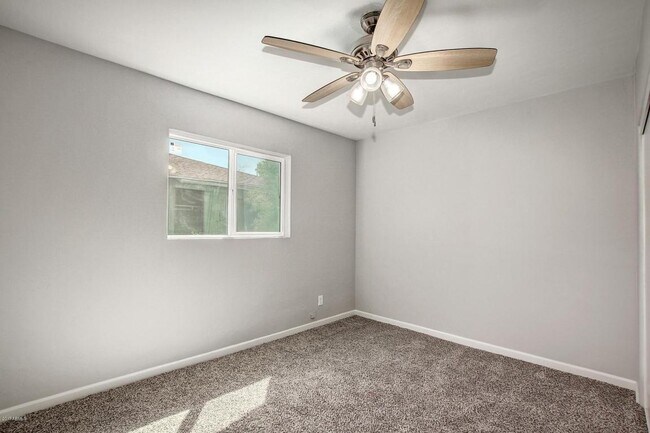 Building Photo - Beautiful Phoenix home