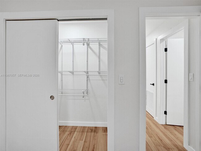 Building Photo - 932 Mandarin Isle