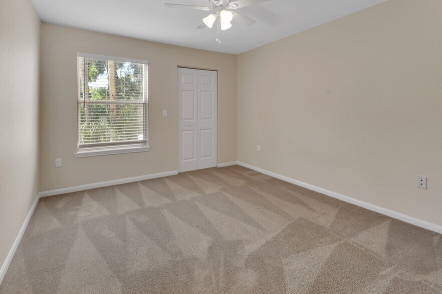 Building Photo - 940 Village Trl