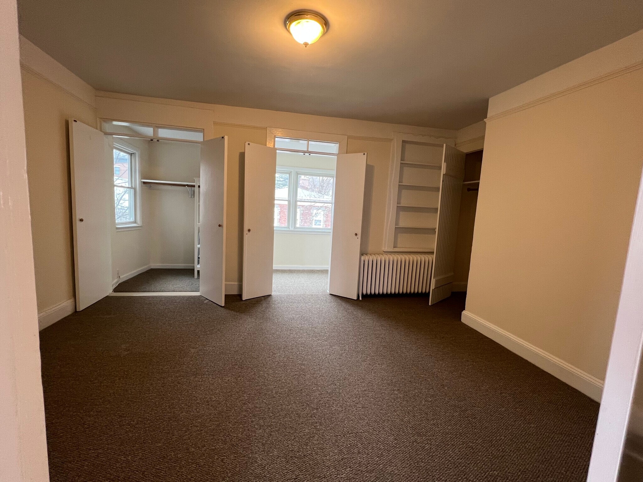 Building Photo - 10 S Eckar St