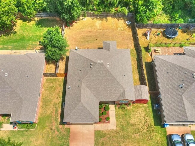 Building Photo - Home in gated community