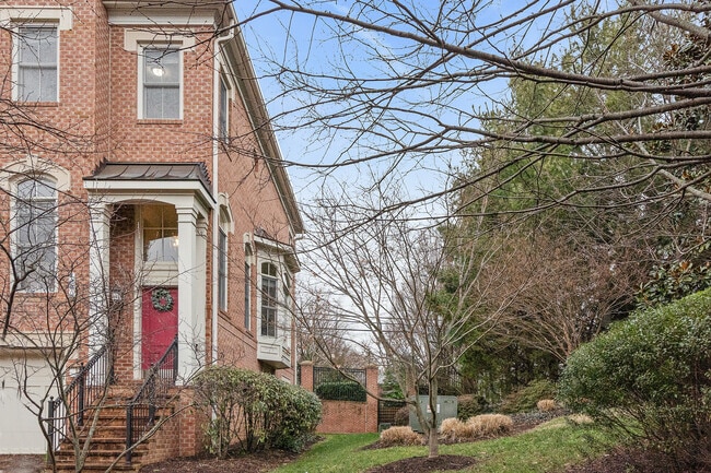 Building Photo - 7000 Eastern Red Cedar Ln