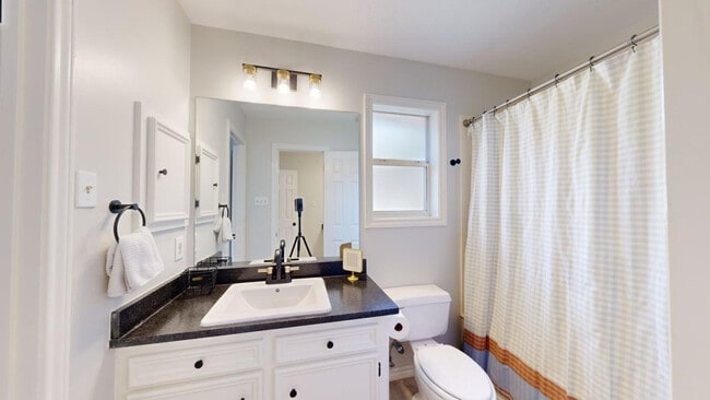 Building Photo - 1803 Fernhaven Cir