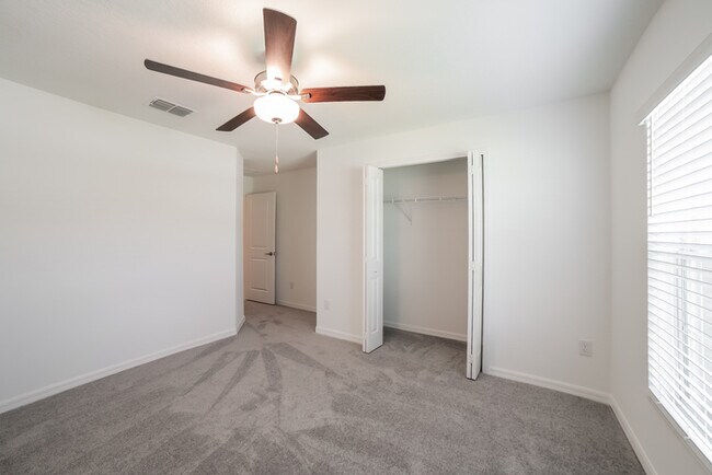 Building Photo - Beautiful 4 Bedroom Home