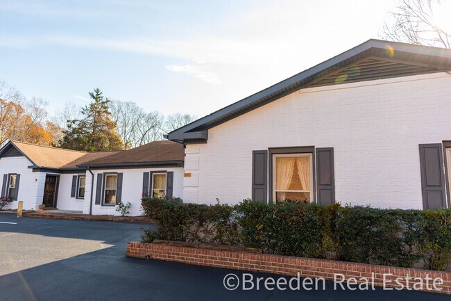 Building Photo - 204 E McDowell St