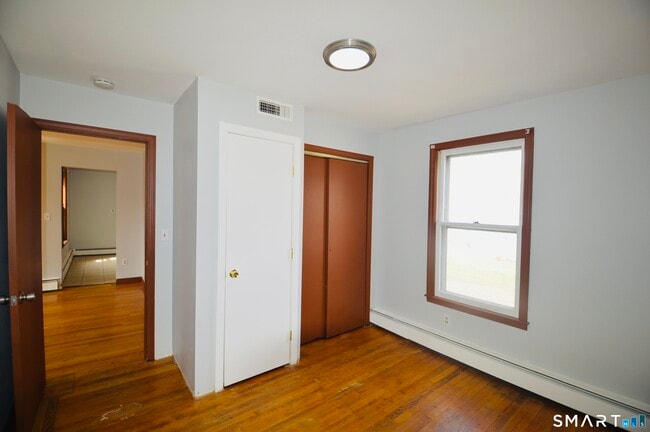 Building Photo - 203 Main St