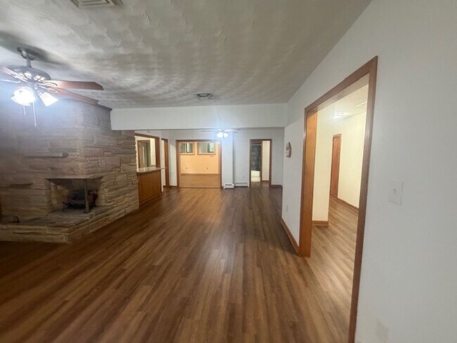 Building Photo - 549 Forest Rd