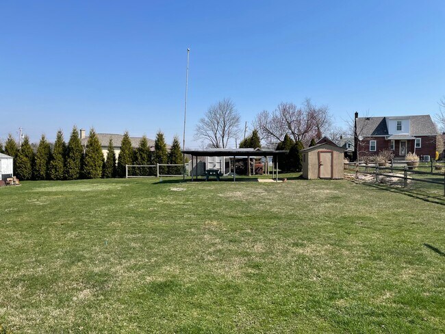 Building Photo - 4517 Lincoln Ave