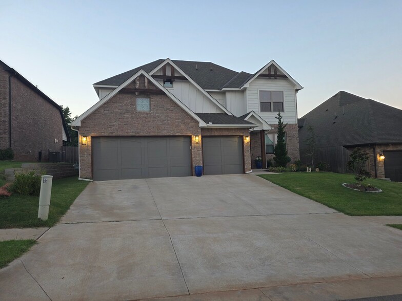 Building Photo - 8201 Jenny Ln