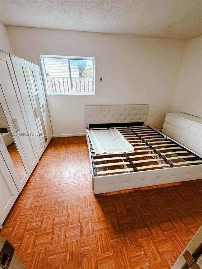 Building Photo - 2591 NW 87th Ln