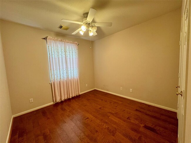 Building Photo - 3023 Kinwicke Ct