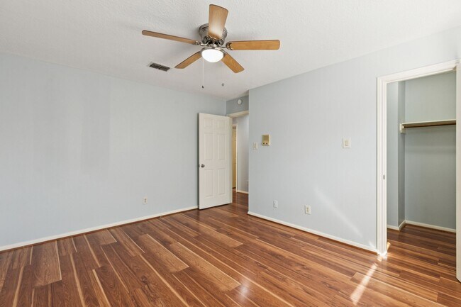 Building Photo - 14819 Walbrook Dr