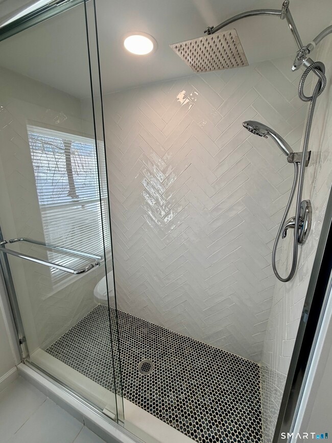 Building Photo - 1185 Linden Ave