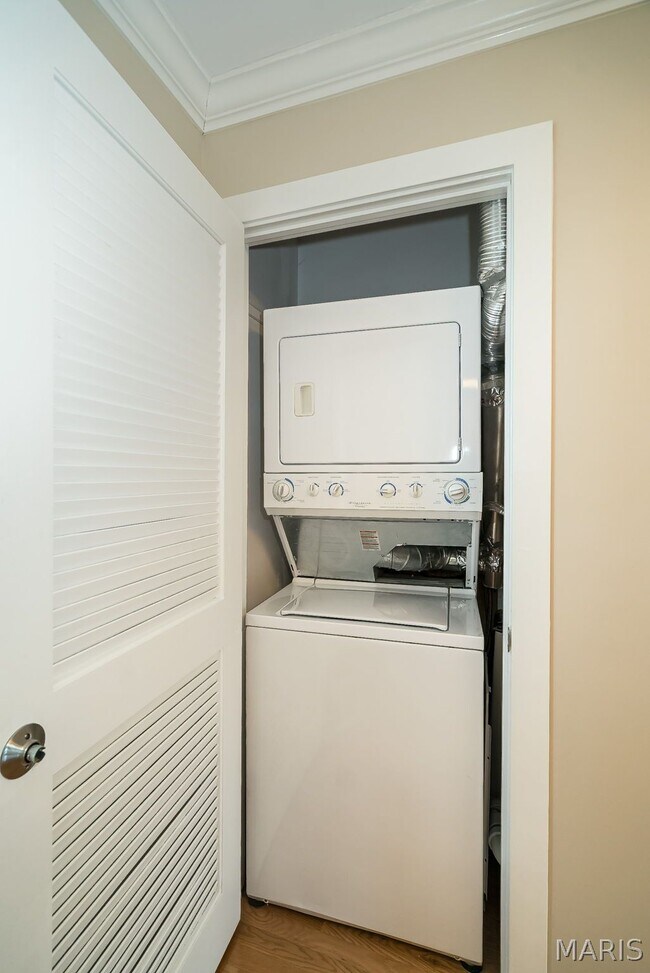 Building Photo - 1120 S Mason Rd