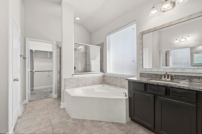 Building Photo - 18611 Navarro Branch Dr