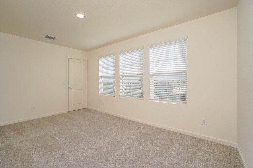 Building Photo - 5831 Texas Palm Dr