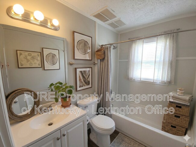 Building Photo - 444 Schenkel Ln