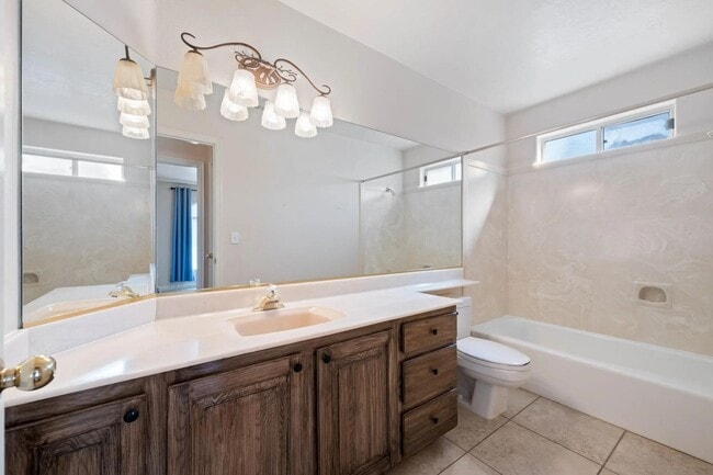 Building Photo - 4 Bedroom Retreat Overlooking Snow Canyon ...