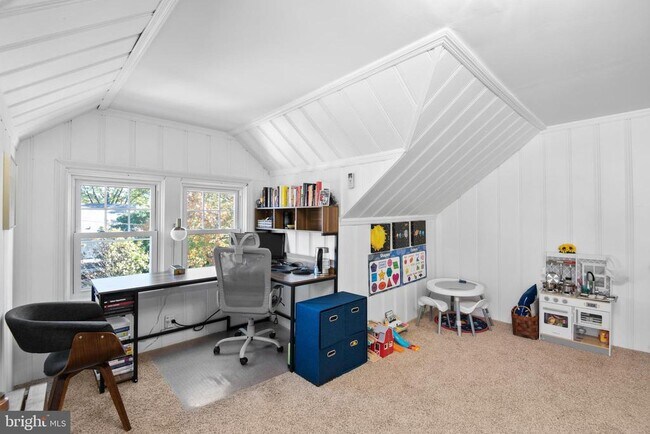 Building Photo - 404 S Jackson St