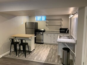 Building Photo - Bright Basement Studio Apartment in Louisville Home