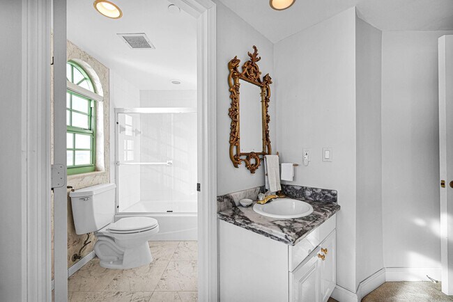 Building Photo - 301 N Birch Rd