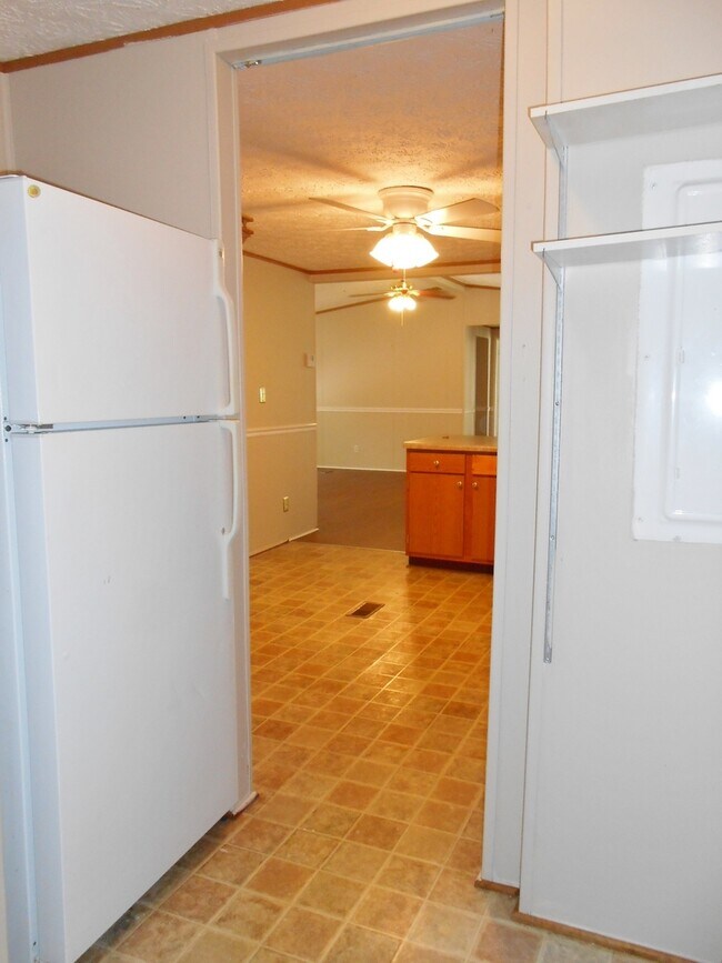 Building Photo - Large 3 Bedroom 3 Bathroom Modular Home in...