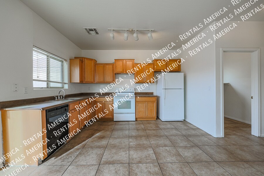 Building Photo - 7312 S 56th Ln