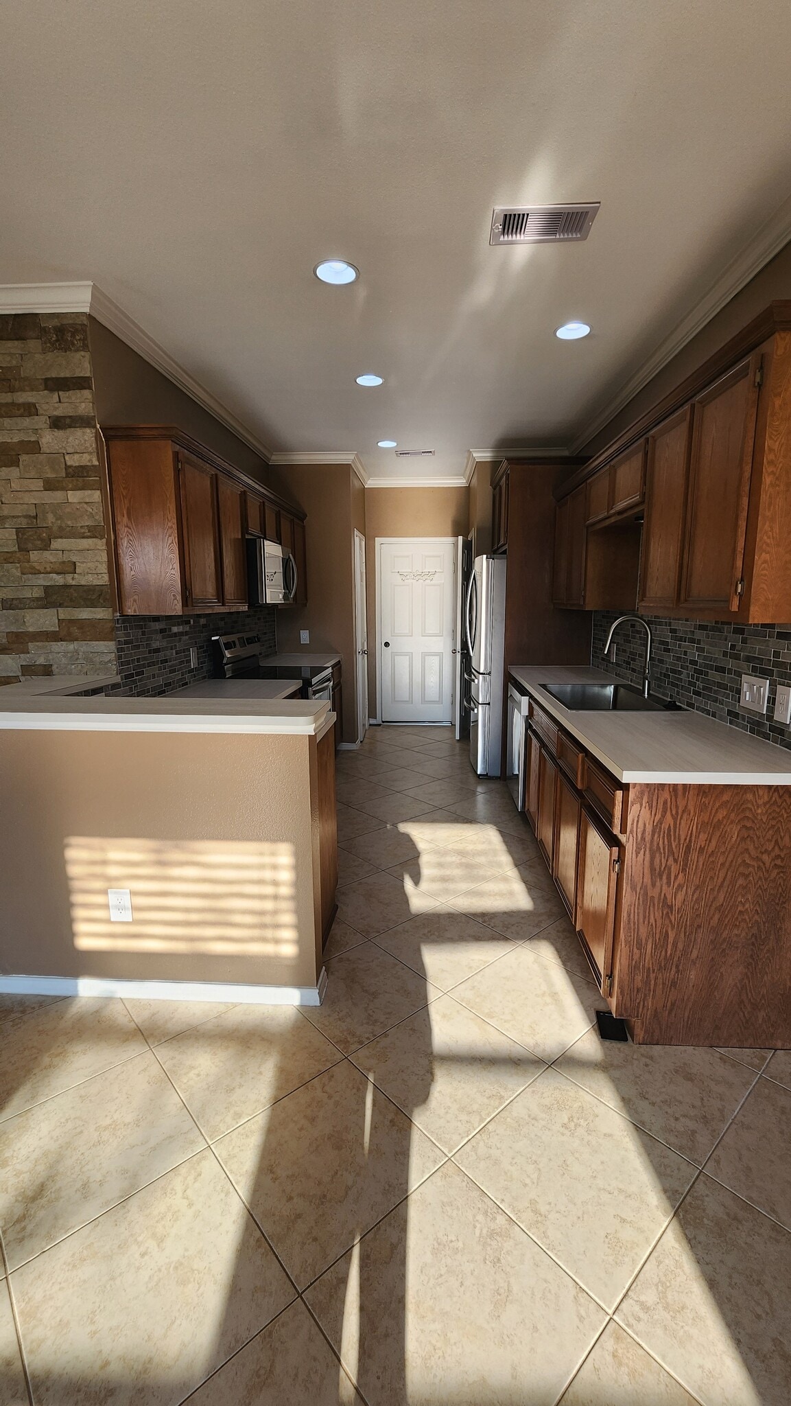 Building Photo - 6811 Independence Blvd